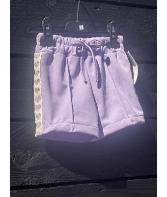 Short Lila
